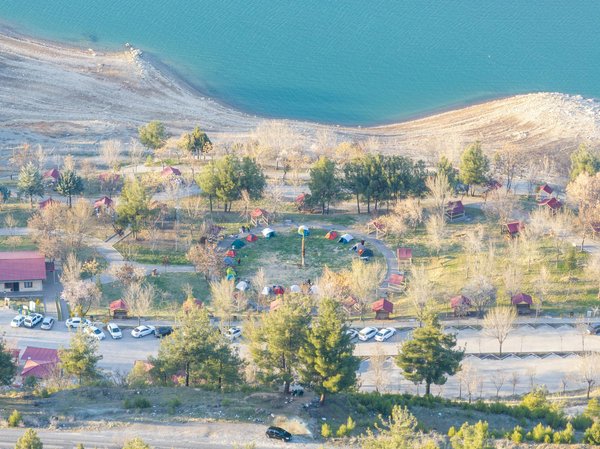 Comment organiser un voyage en train à travers les Alpes suisses?