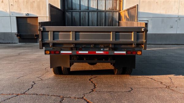 Les meilleures options de camions 20 m³ avec hayon pour un déménagement